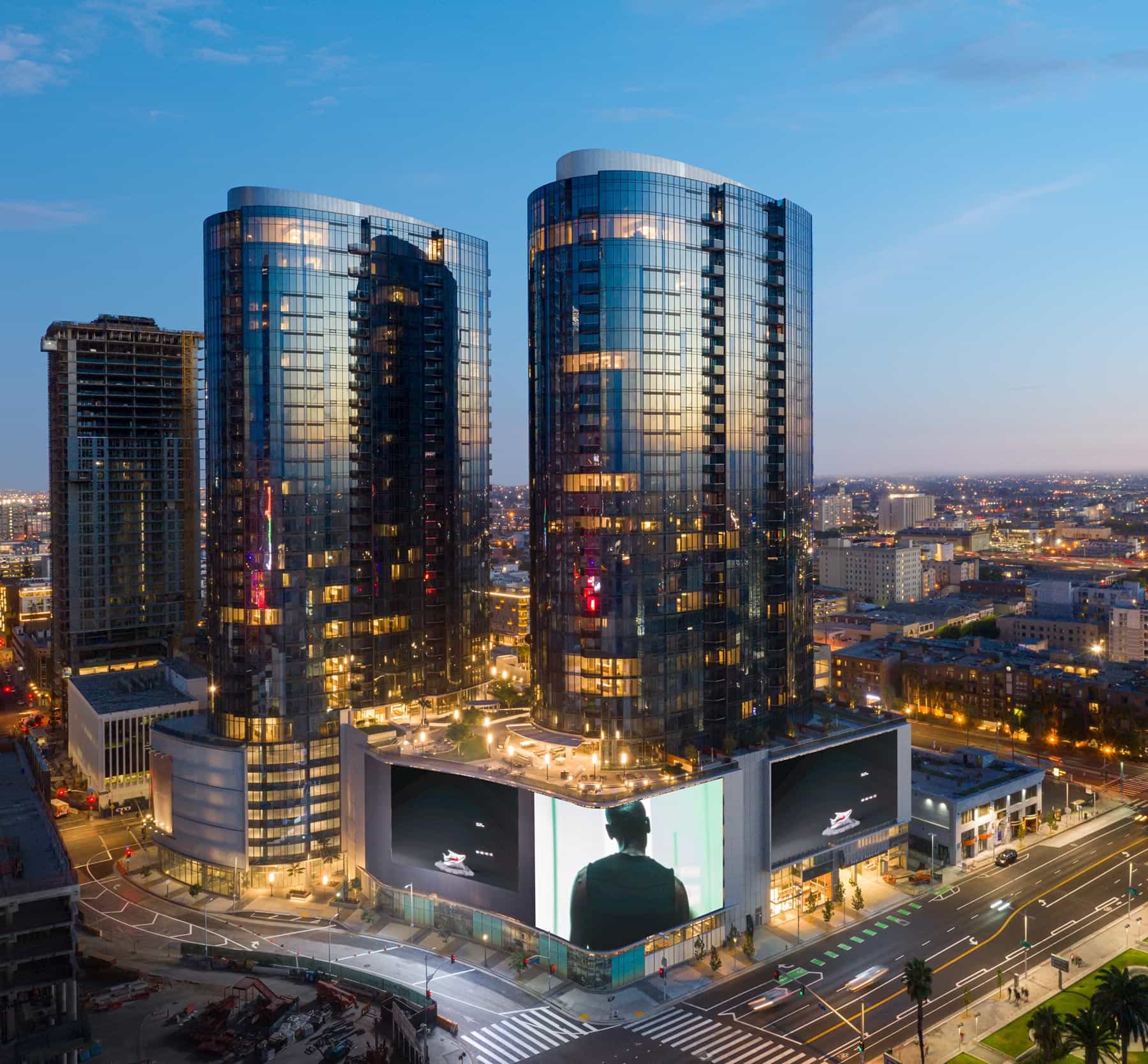 Circa LA Apartments — building and shared spaces.