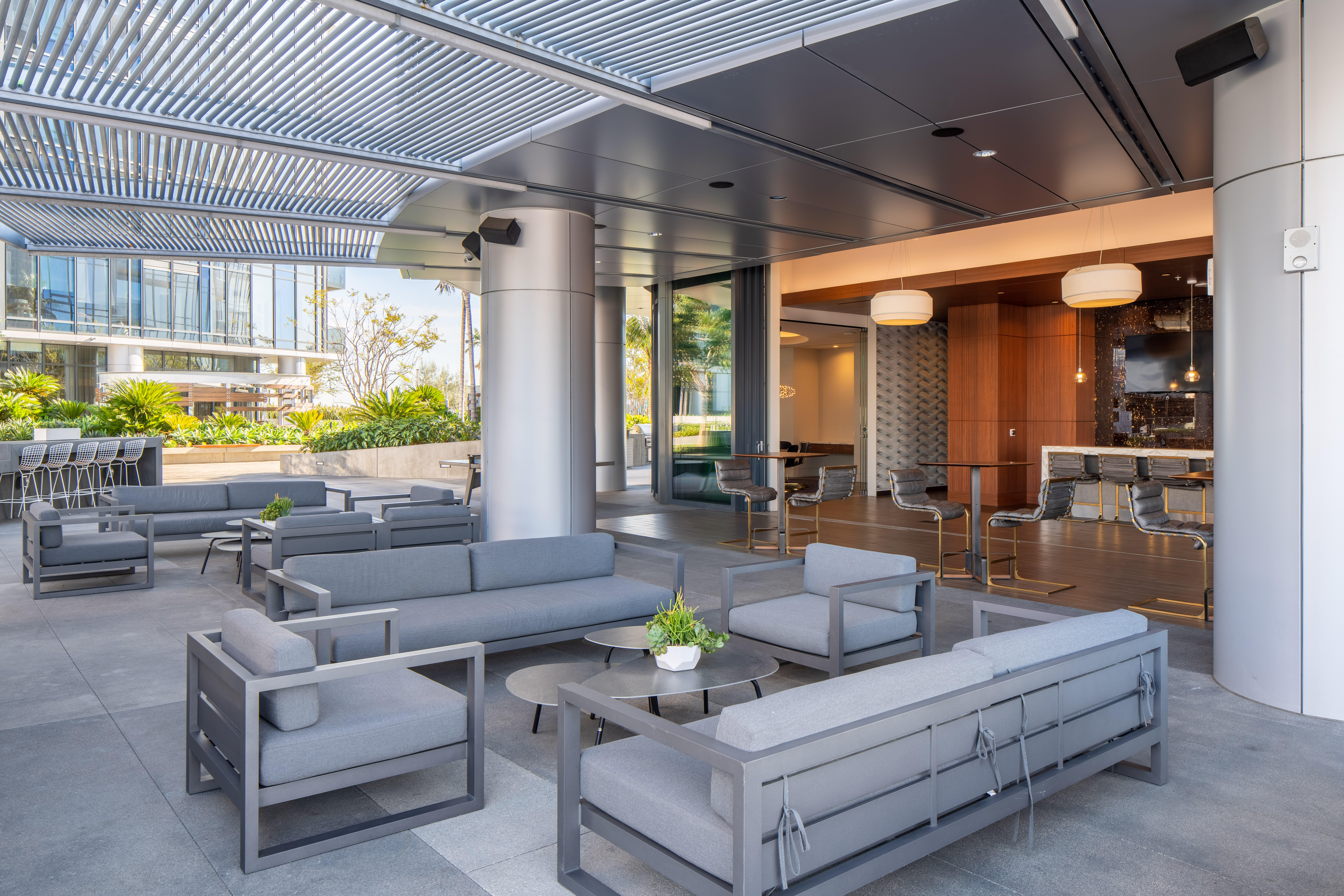 Circa LA Apartments — building and shared spaces.