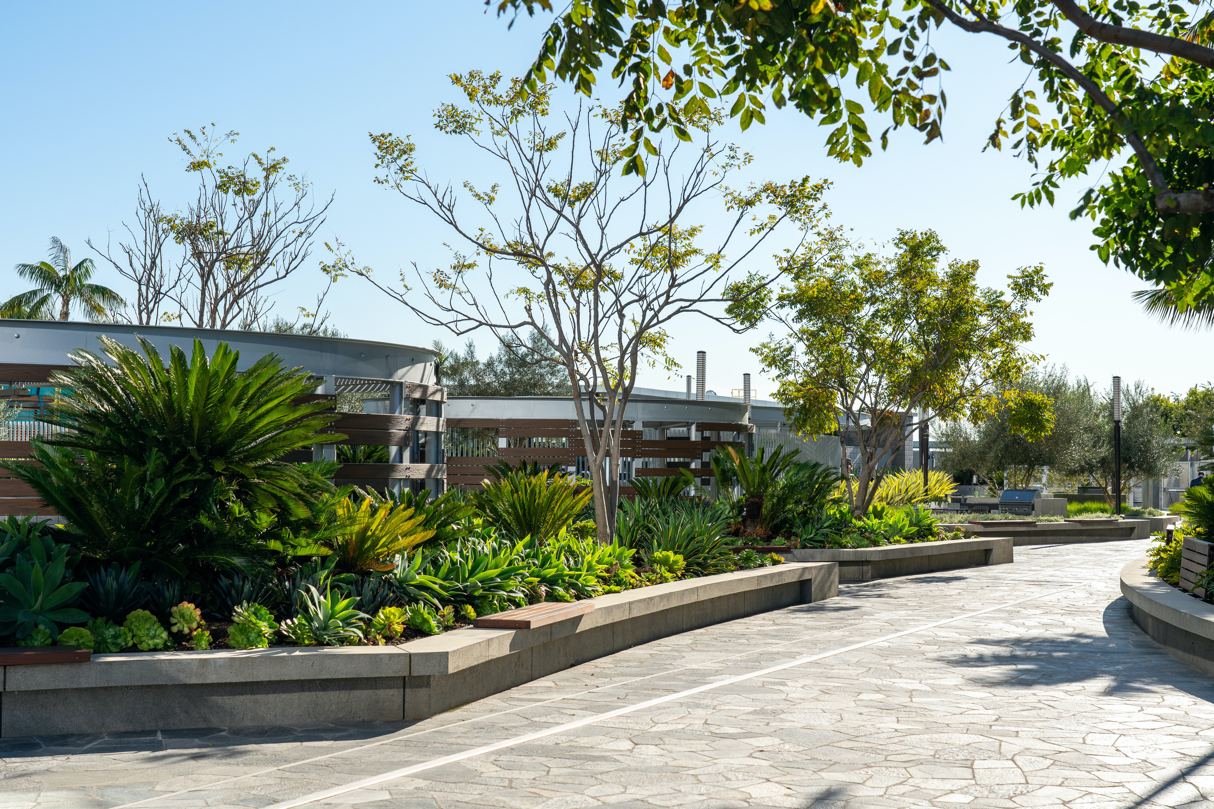Circa LA Apartments — building and shared spaces.