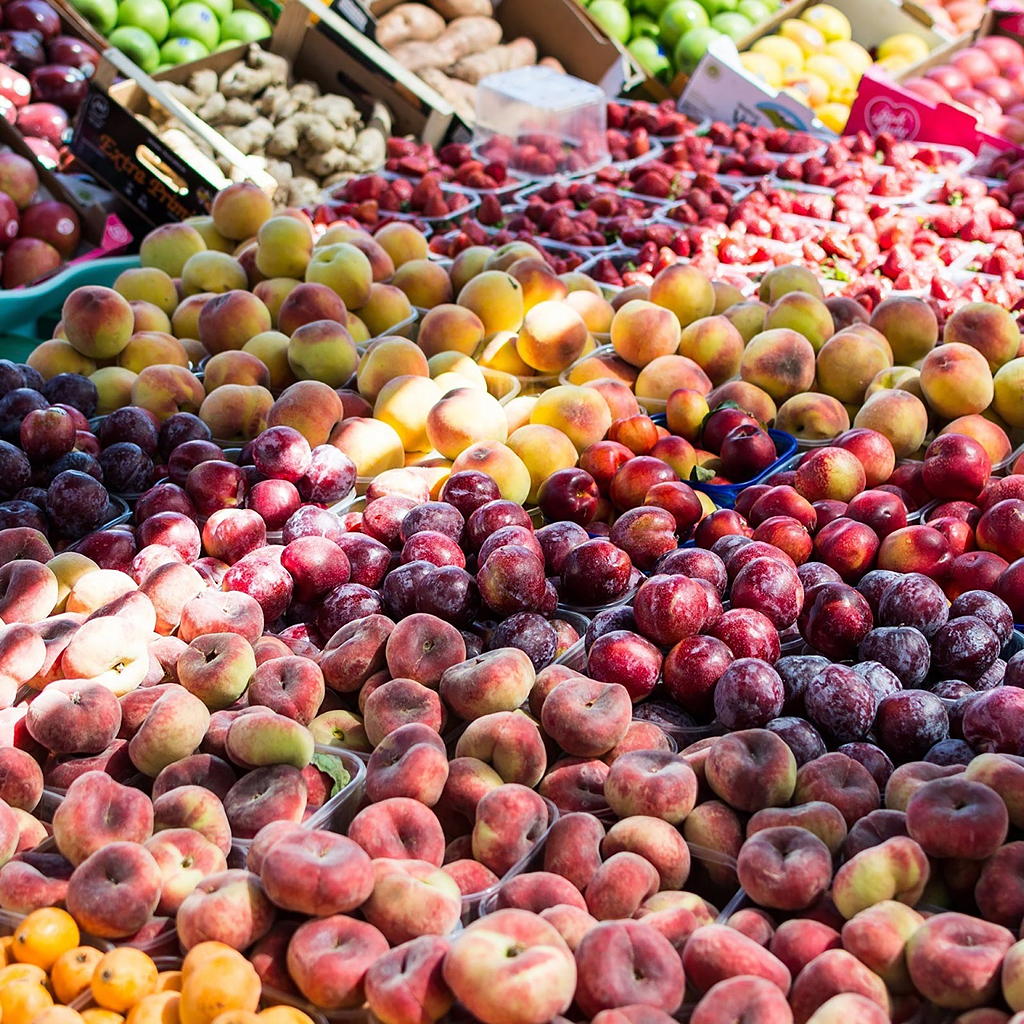 7th St Produce Market near Circa apartments in Downtown Los Angeles