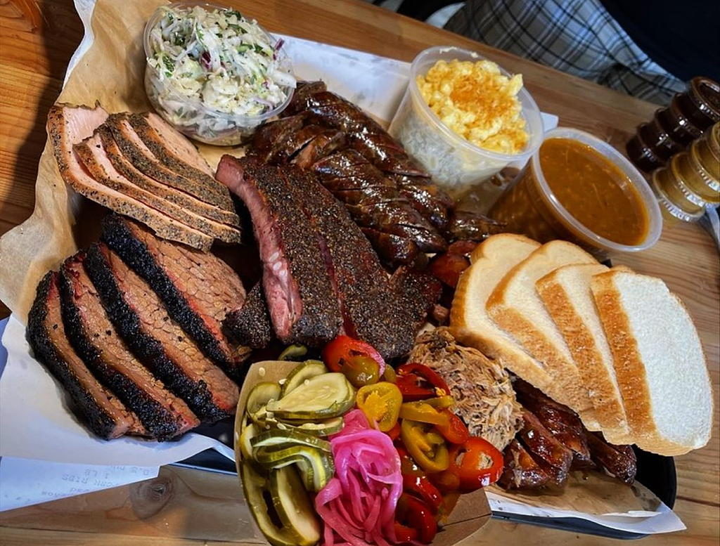 Moos Craft Barbecue near Circa residences in downtown Los Angeles